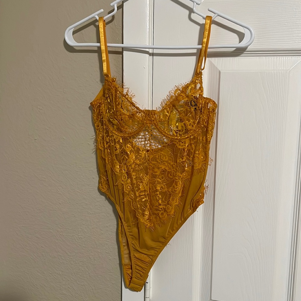 Honeybum lace bodysuit medium
